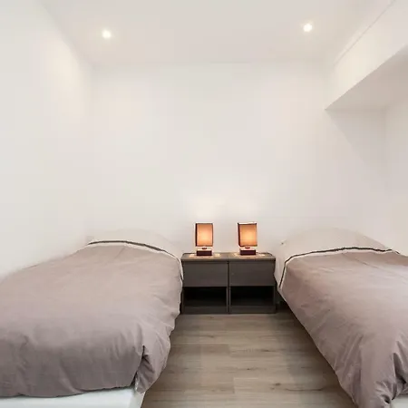 2 Chambres 2 Salles De Bain Rue Marceau * Cannes